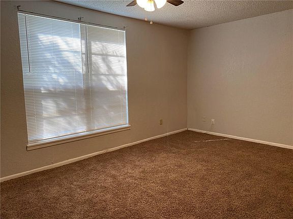 5th image of 4011 Oak Bay Dr APT 3