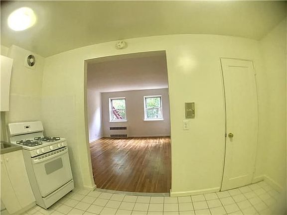 2nd image of 13505 Hoover Ave APT 2B