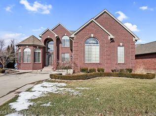 15729 Trafalgar Dr, Macomb, MI 48044