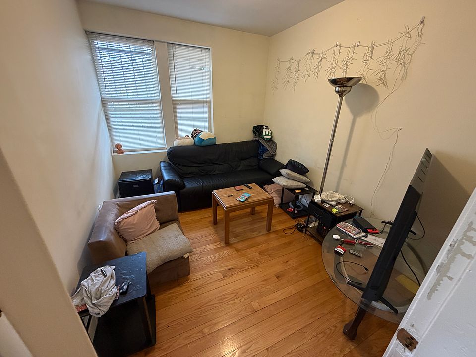 1st image of 17 Lothian Rd #1A