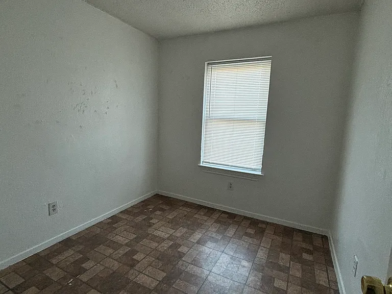5800 Asbury Ave — Photo 5