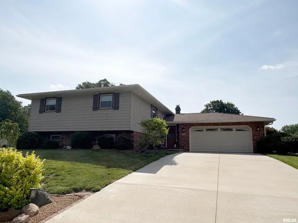 317 Arbor Vitae Dr, Metamora, IL 61548