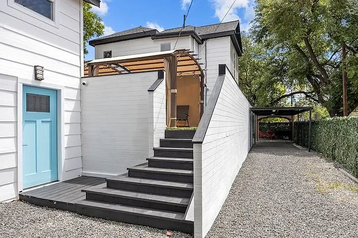 1015 Brooks St — Photo 15
