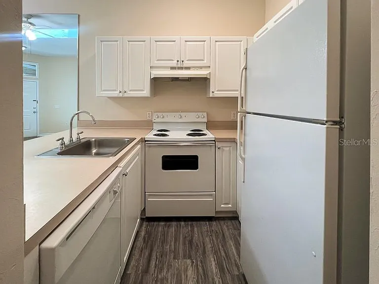 3911 SW 27th St #8 — Photo 10
