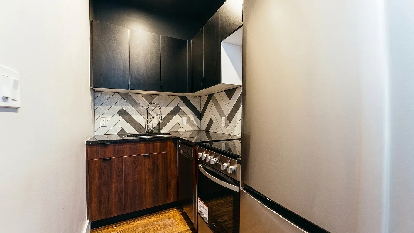 1352 Jefferson Avenue — Photo 3