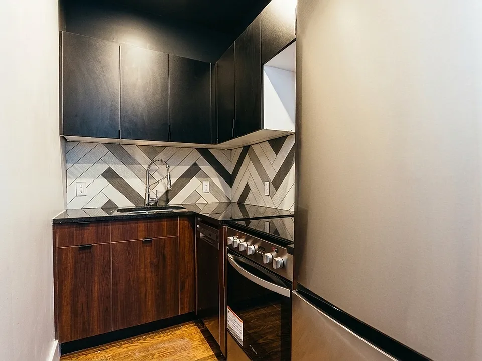 1352 Jefferson Ave #3A