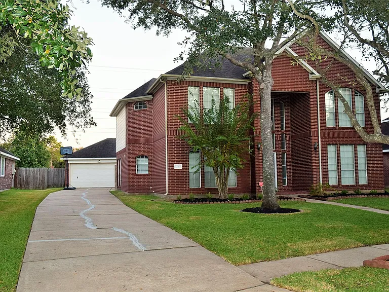 731 Annies Way — Photo 2