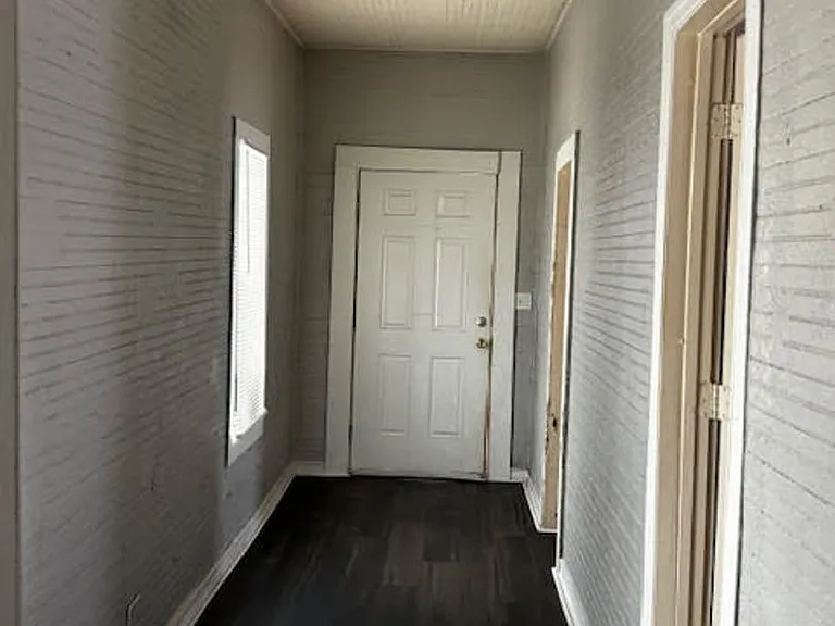 1219 Grothe St — Photo 10