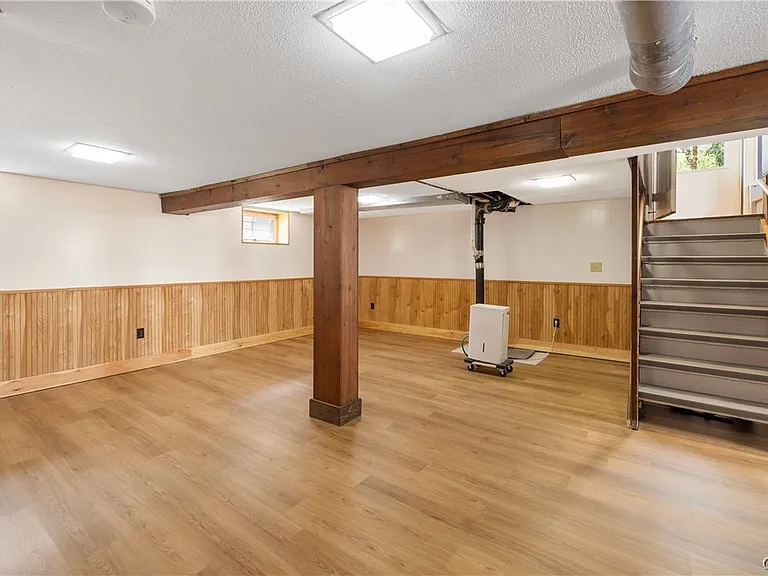 448 Buckingham Ave — Photo 20