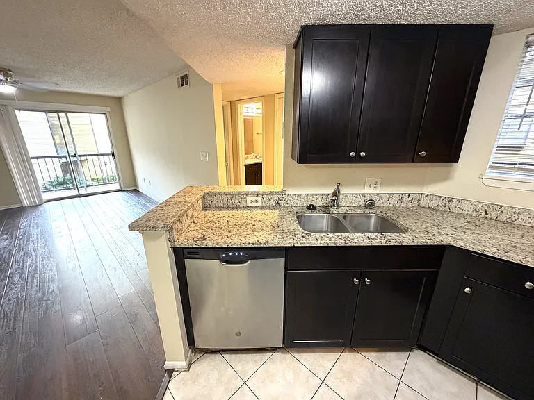1916 Lake Atriums Cir #30 — Photo 6