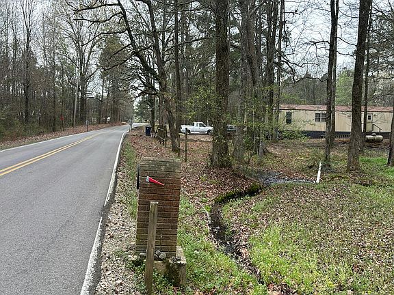 5th image of 157 Carpenter Rd