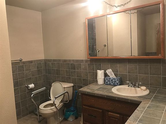 5th image of 503 1st Ave E