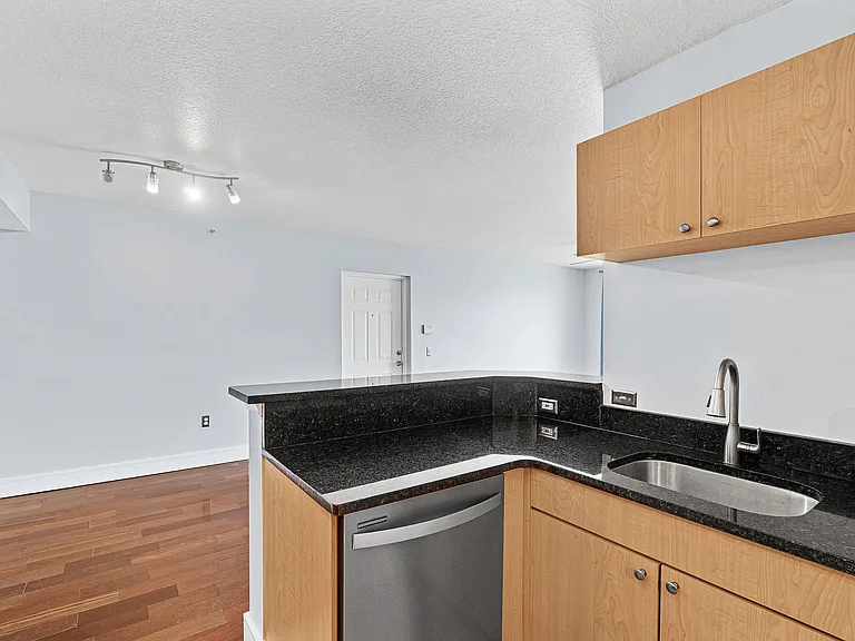 1013 Villa Cir — Photo 14