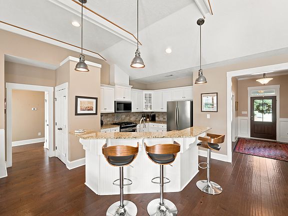 4th image of 234 Pinckney Pl
