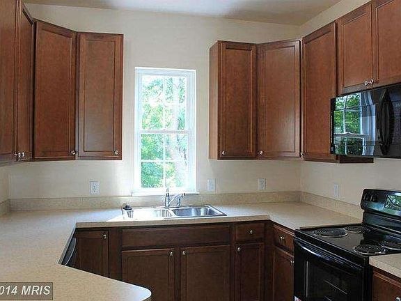 4th image of 1004 Myrick St