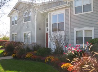 1429 Skyridge Dr APT F, Crystal Lake, IL 60014