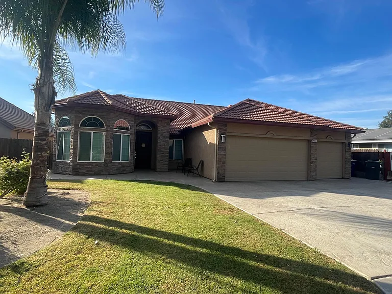 4033 W Kadota Ave — Photo 1