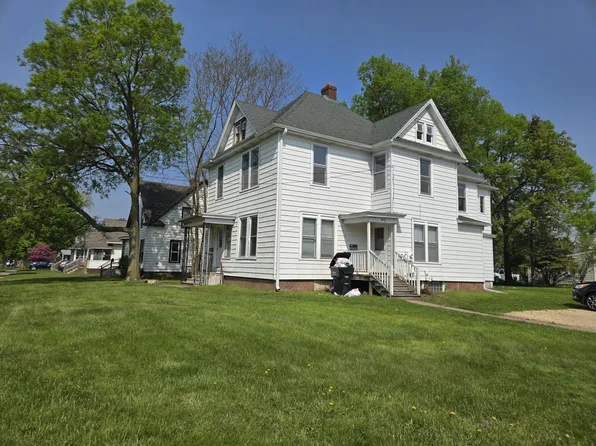 303 12th Ave W, Menomonie, WI