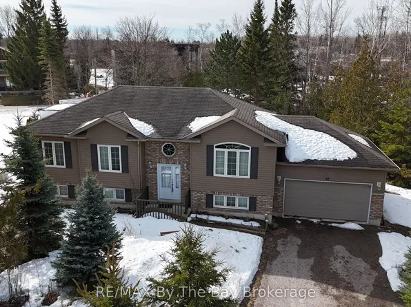 45 William Ave, Wasaga Beach, ON L9Z 2X3