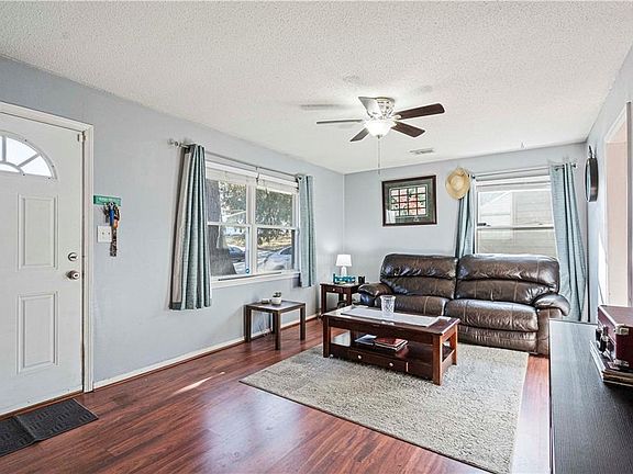 4th image of 5214 Forest Ave