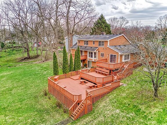 5th image of 12 Red Oak Ln