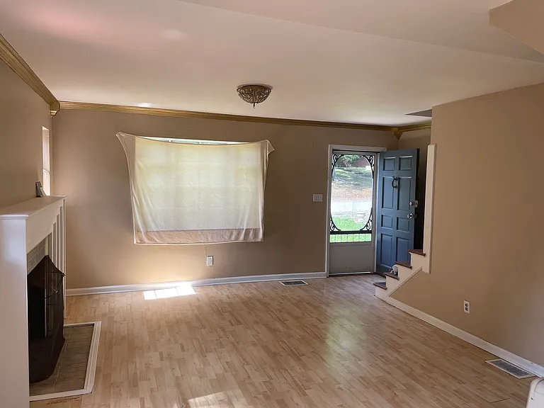 1313 Nichols Pl — Photo 4