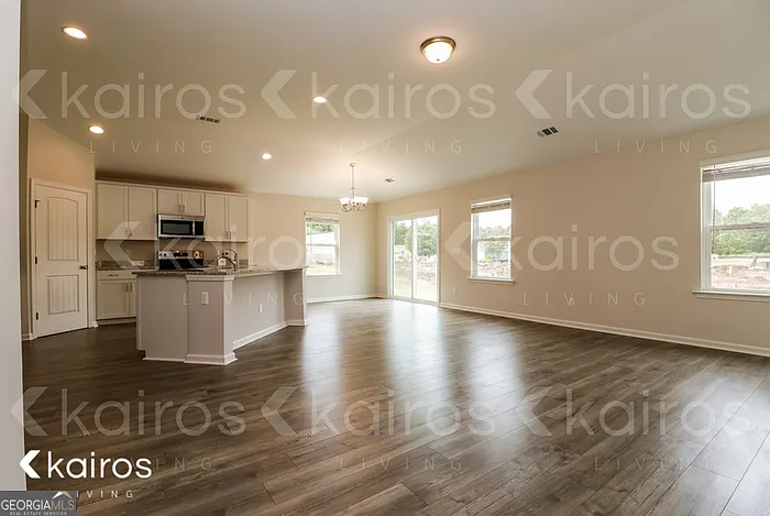 17 Red Oak Dr — Photo 2