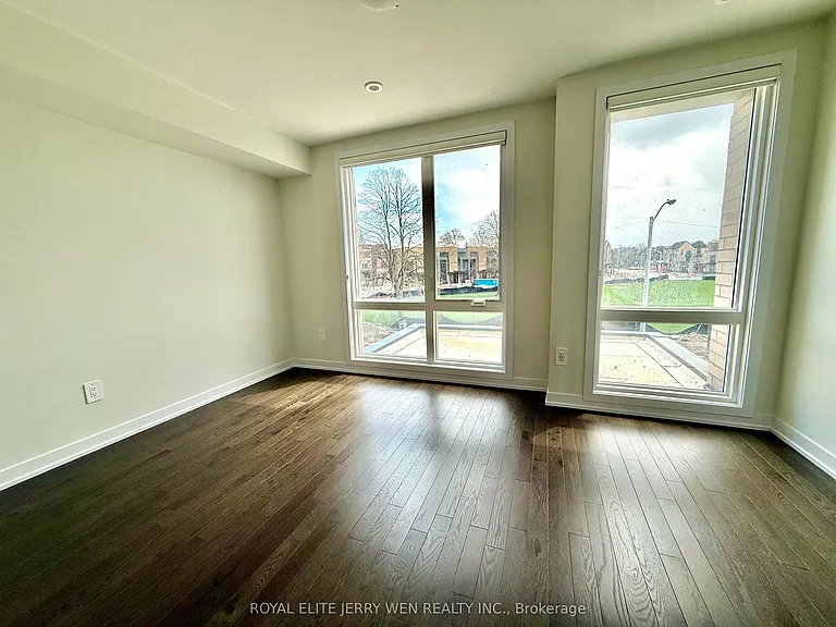 46 Green Gardens Blvd — Photo 10