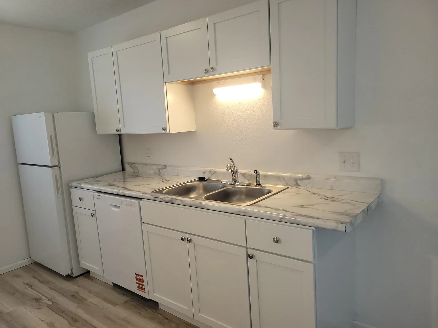 2 bed, 1.0 bath, $1,400 — Photo 2
