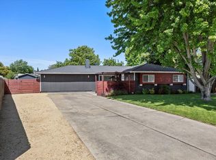 746 Hemlock Ct, Central Pt, OR 97502