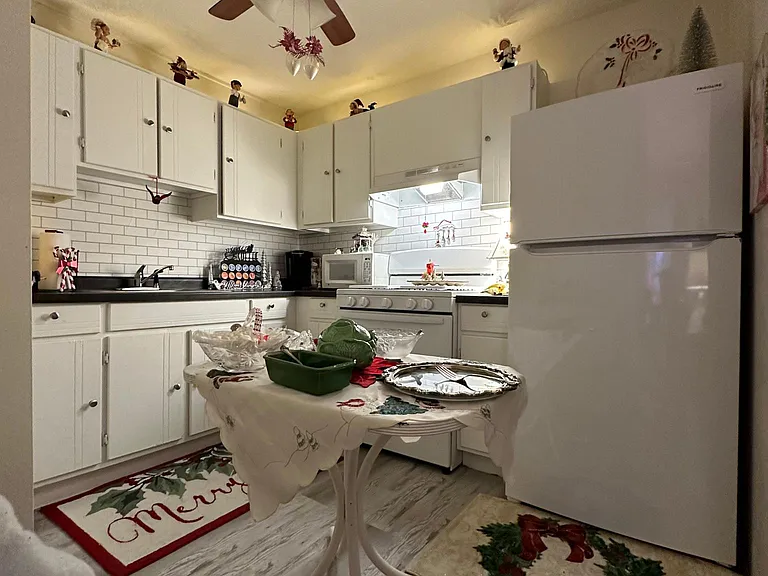 Skyrise Apartments — Photo 20
