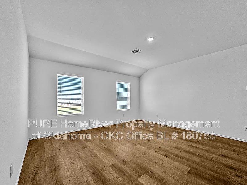3 bed, 2.0 bath, 1355 sqft, $1,825 — Photo 2