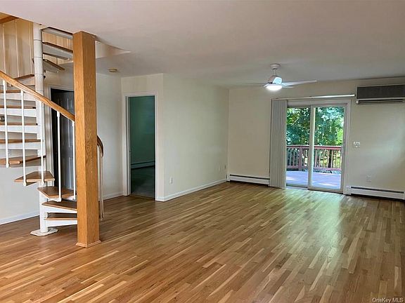 3rd image of 19 Carol Dr