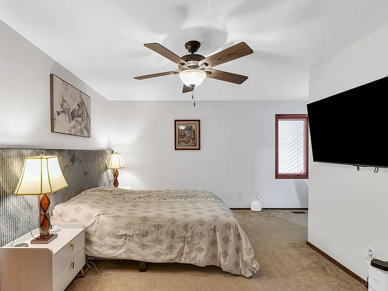 1 Lyndhurst Village Ct — Photo 9