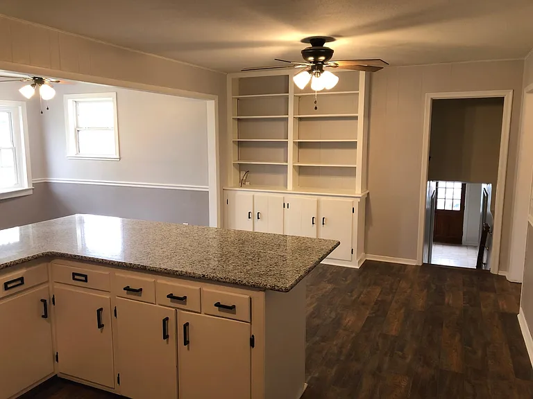 2410 Dowler Cir — Photo 3