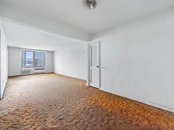 2580 Ocean Parkway image 1 of 14