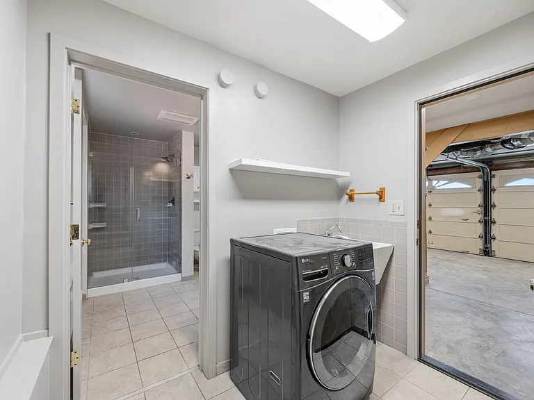 435 Alhambra Rd — Photo 16