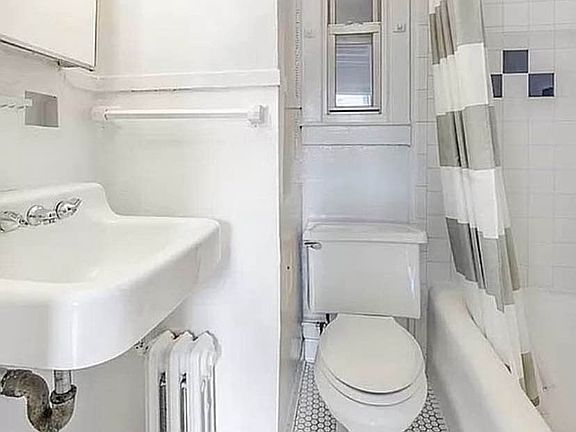 4th image of 15 Cornelia St APT 3R