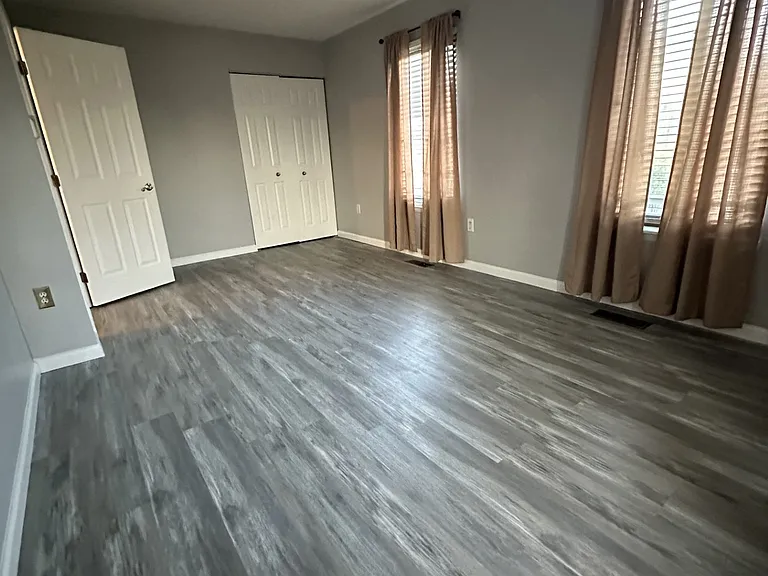 10 King Henry Cir #10 — Photo 16
