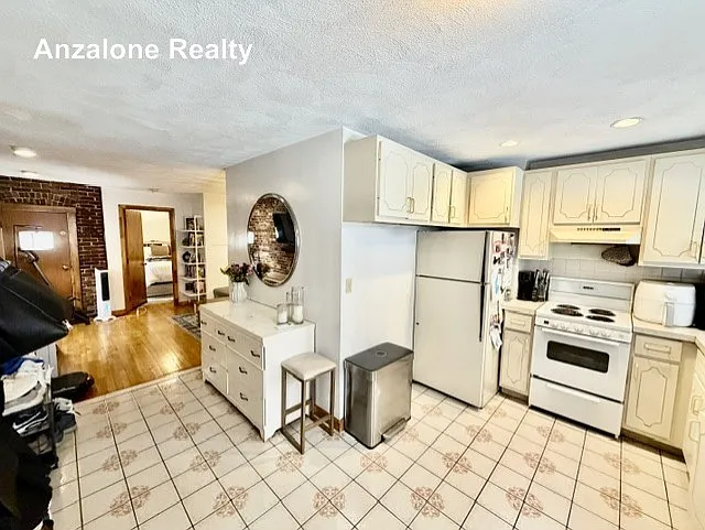 22 Thacher St #3 — Photo 9