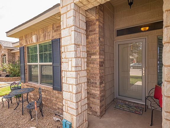 4th image of 713 Nolan Ryan Dr