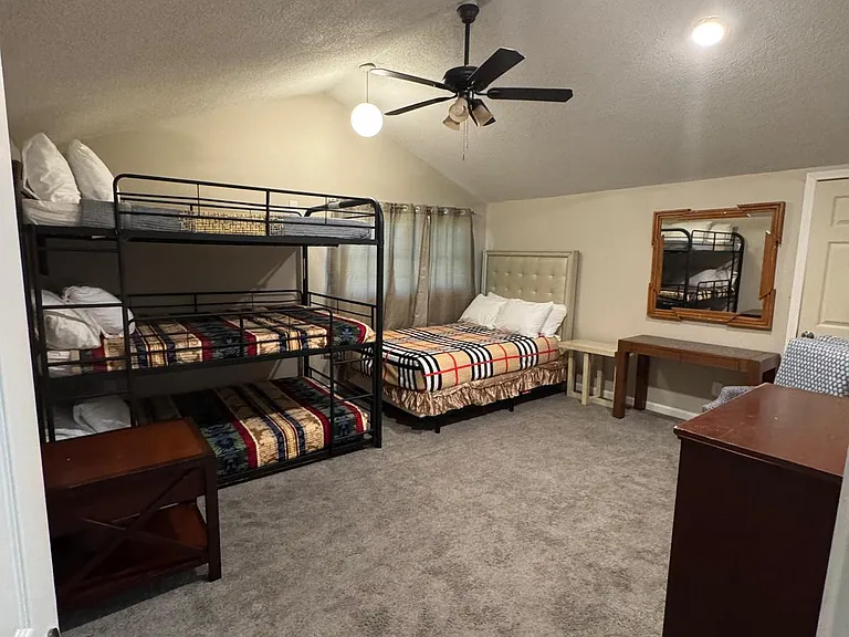 1801 Robin Hood Ln — Photo 19