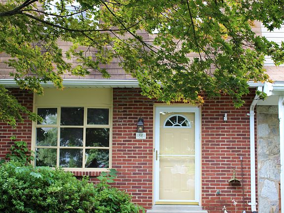 2nd image of 1861 Abbey Ln
