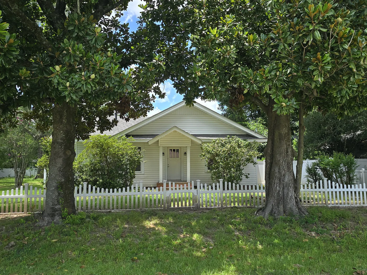 3 bed, 1825 sqft, $2,500 — Photo 1