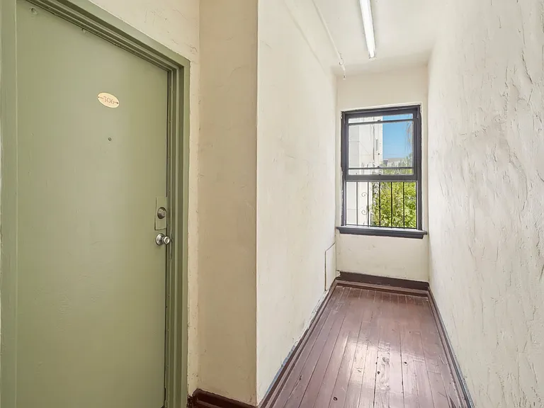 Wendover Apartments — Photo 15
