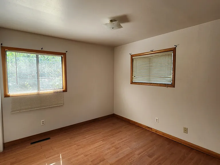 1805 NE Valley Rd — Photo 9