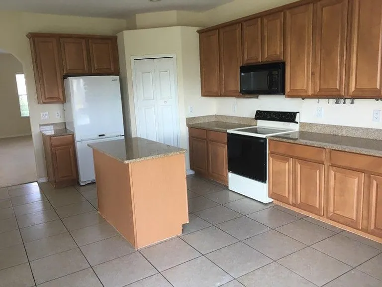 168 Preston Ave — Photo 6