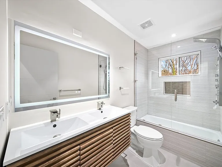 250 Bruton Way — Photo 50