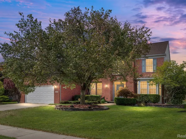 34653 Giannetti Dr, Sterling Heights, MI 48312