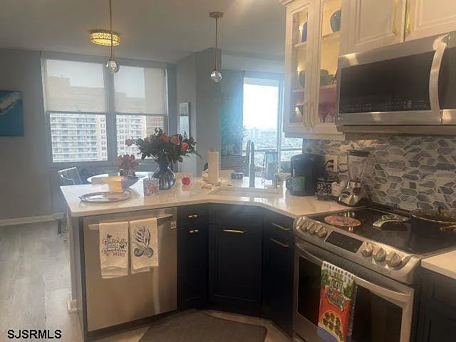 1 bed, 1.5 bath, 800 sqft, $1,650 — Photo 2